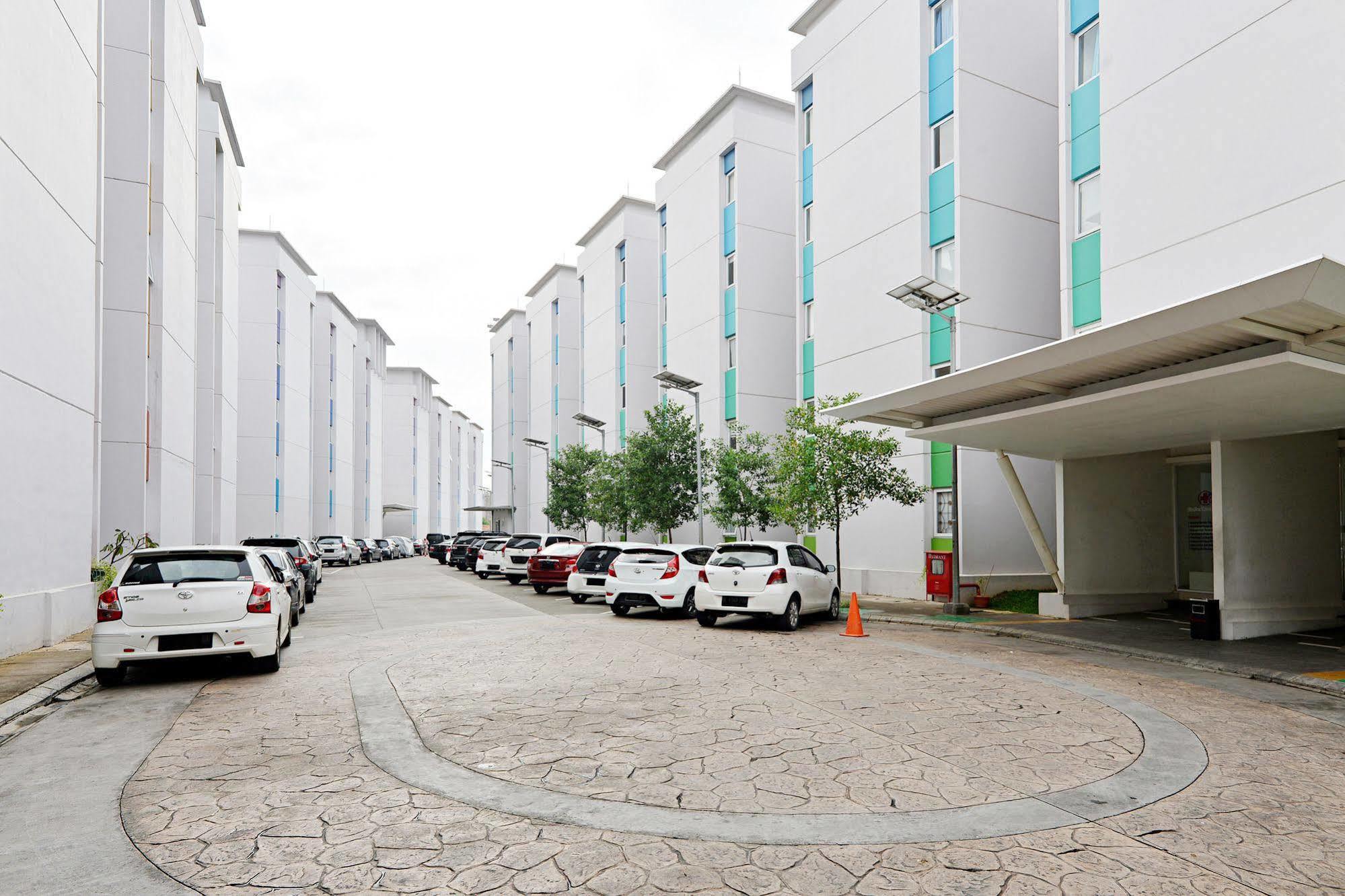 Zen Rooms Basic Tangerang Aeropolis Bagian luar foto