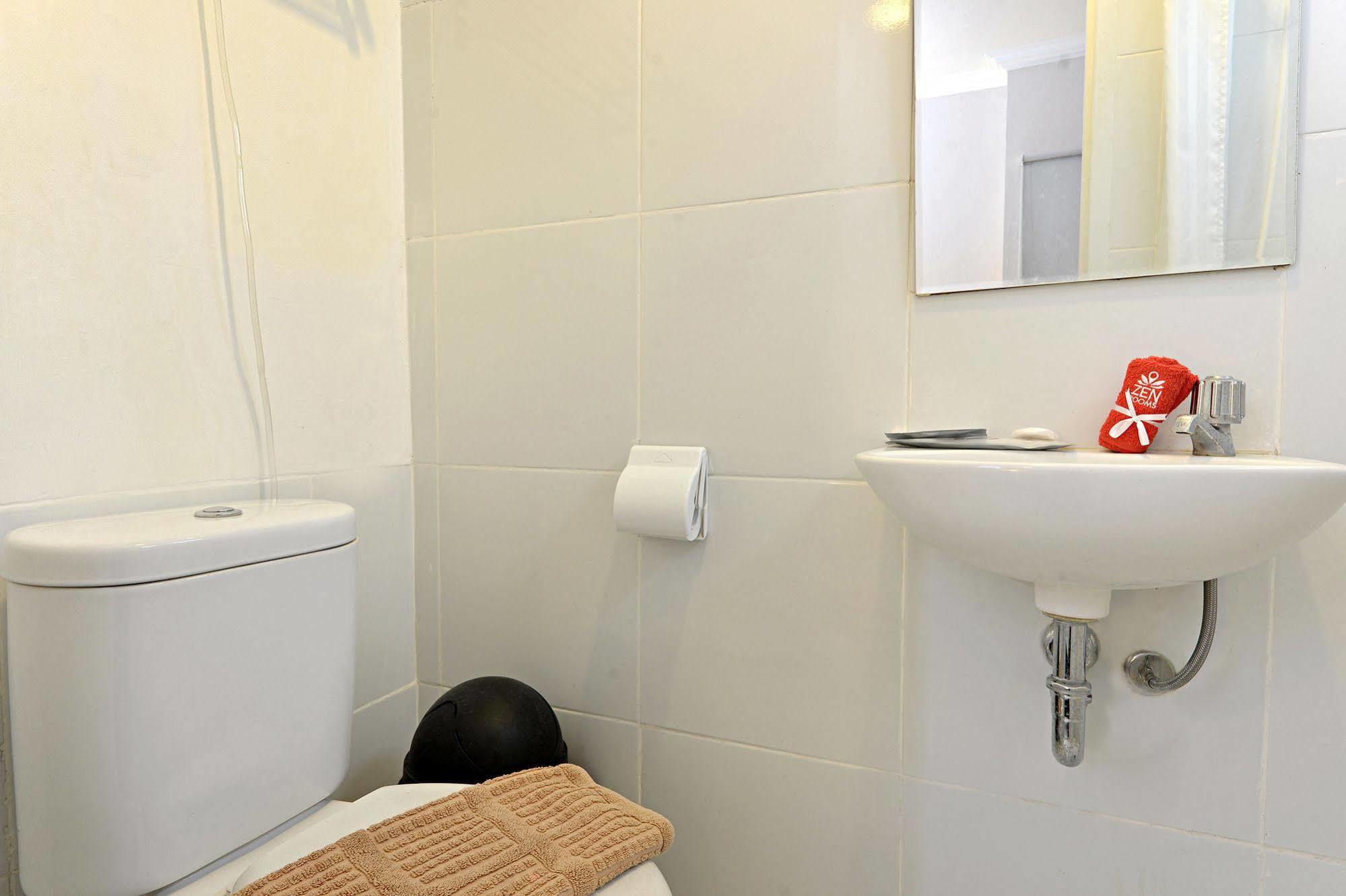 Zen Rooms Basic Tangerang Aeropolis Bagian luar foto