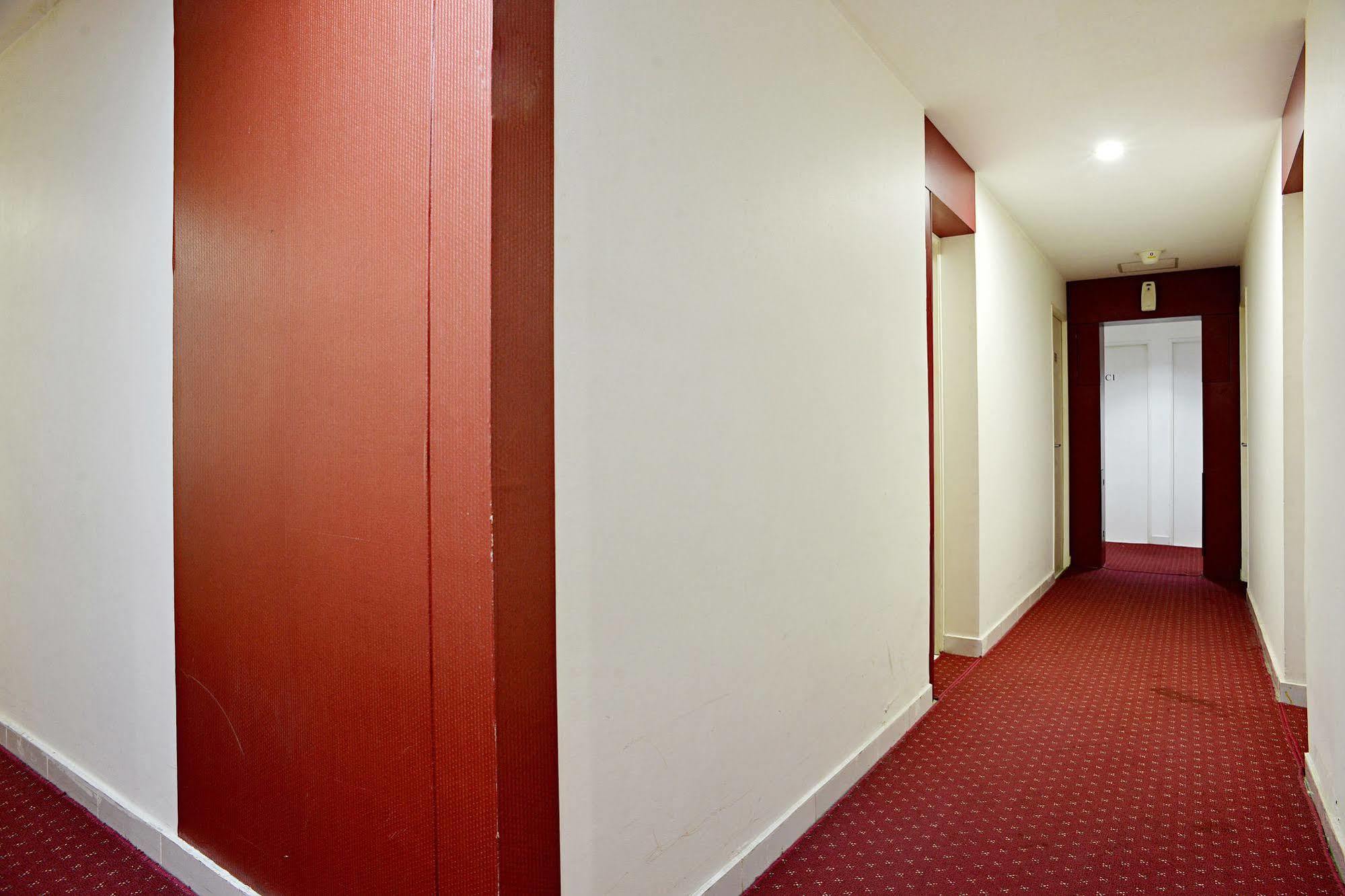 Zen Rooms Basic Tangerang Aeropolis Bagian luar foto