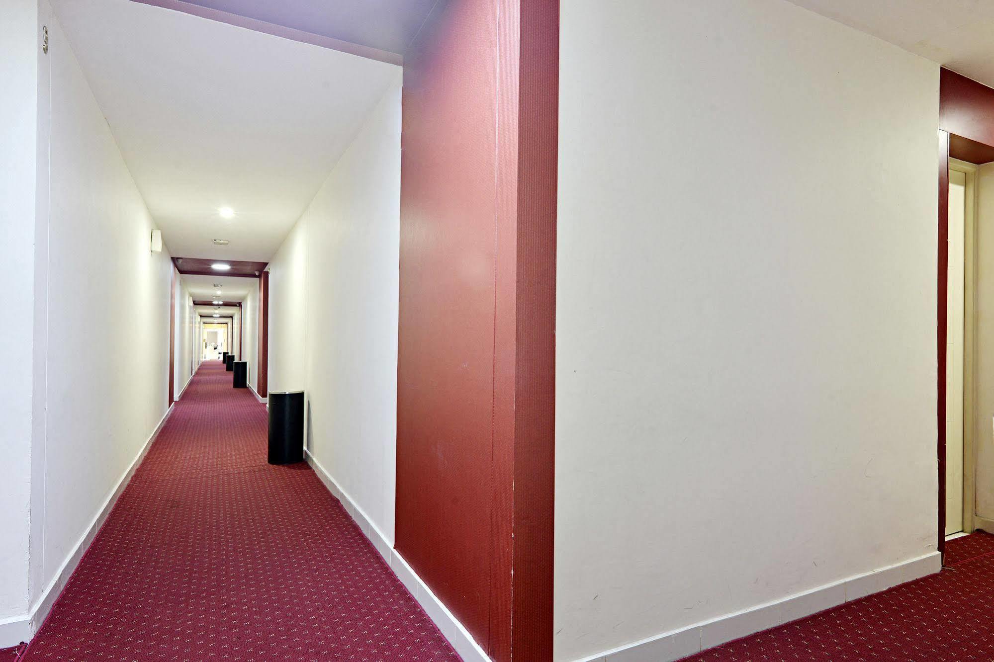 Zen Rooms Basic Tangerang Aeropolis Bagian luar foto